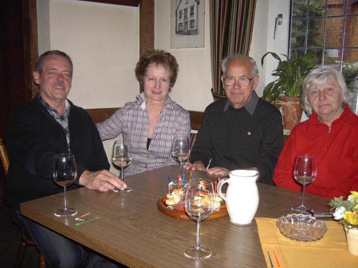 Weinstube Pension Moselbluemchen Zeltingen-Rachtig Luaran gambar