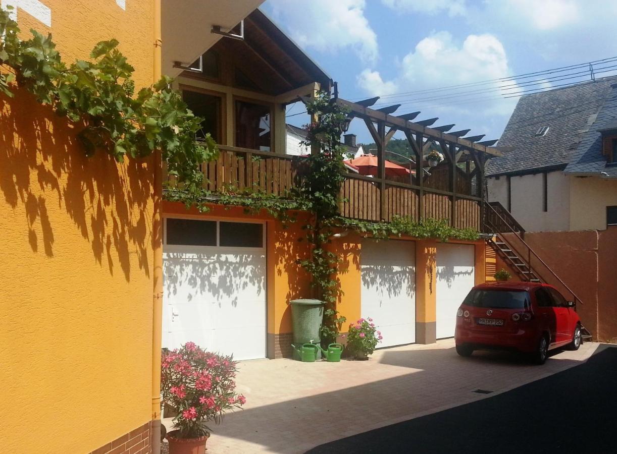 Weinstube Pension Moselbluemchen Zeltingen-Rachtig Luaran gambar
