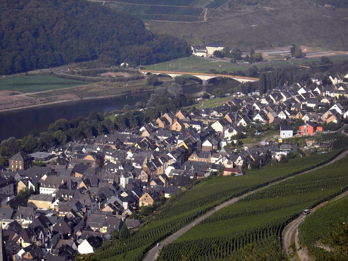 Weinstube Pension Moselbluemchen Zeltingen-Rachtig Luaran gambar