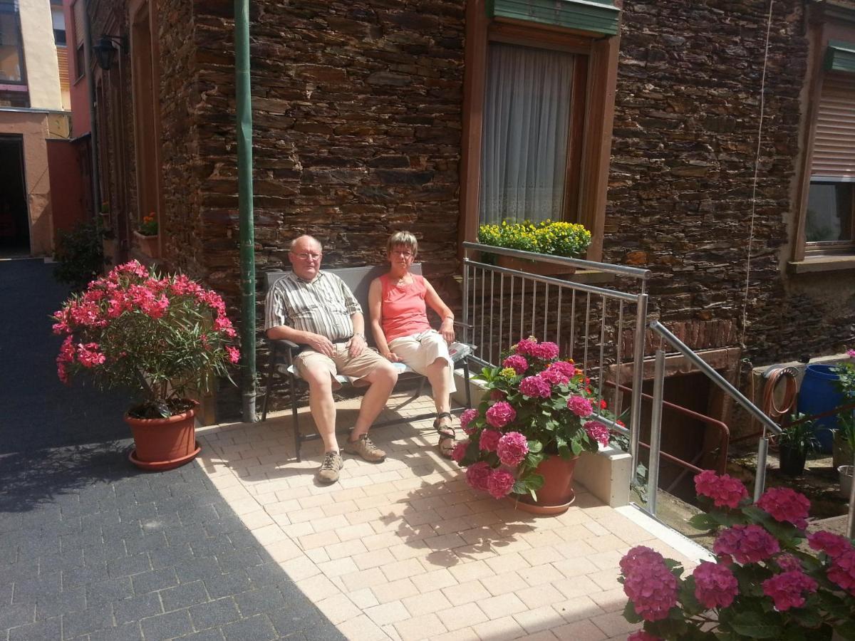 Weinstube Pension Moselbluemchen Zeltingen-Rachtig Luaran gambar