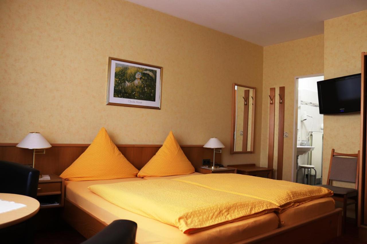 Weinstube Pension Moselbluemchen Zeltingen-Rachtig Luaran gambar